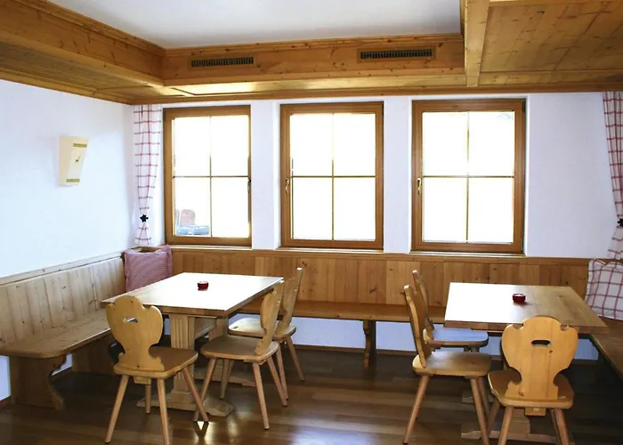 Home, Semesterbostad